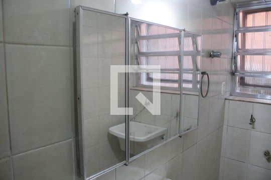 Banheiro de apartamento para alugar com 1 quarto, 40m² em Centro, São Vicente