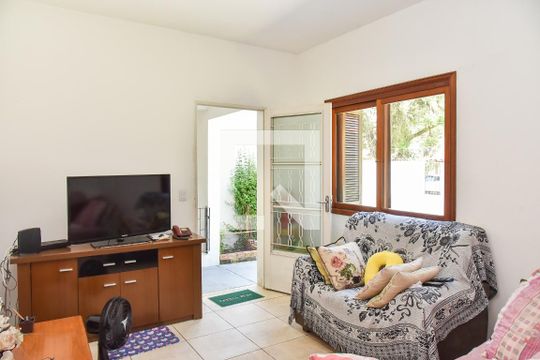 Sala 1 de casa para alugar com 5 quartos, 160m² em Jardim Floresta, Porto Alegre