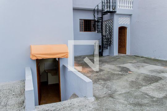 Quintal de casa à venda com 3 quartos, 120m² em Vila Cruz das Almas, São Paulo