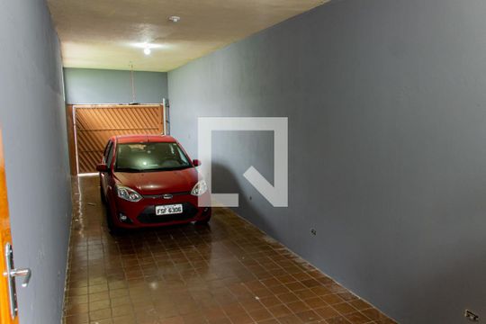 Garagem de casa à venda com 3 quartos, 120m² em Vila Cruz das Almas, São Paulo