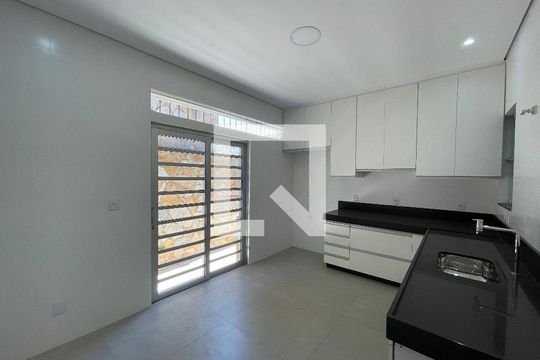 Casa à venda com 6 quartos, 375m² em Serra, Belo Horizonte
