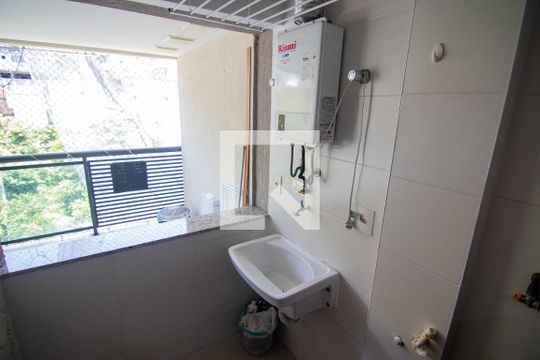 Area  de serviço de apartamento para alugar com 3 quartos, 100m² em Vital Brasil, Niterói