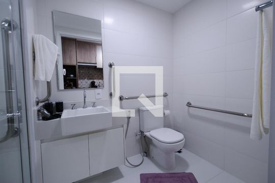 Banheiro de apartamento para alugar com 1 quarto, 27m² em Vila Mariana, São Paulo