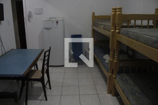 Sala/Quarto de kitnet/studio para alugar com 1 quarto, 28m² em Itararé, São Vicente