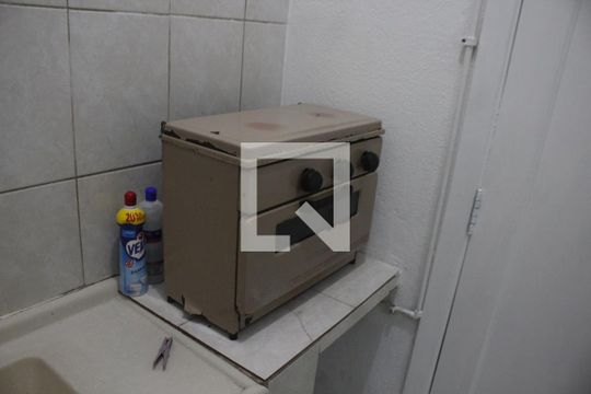 Cozinha de kitnet/studio para alugar com 1 quarto, 28m² em Itararé, São Vicente