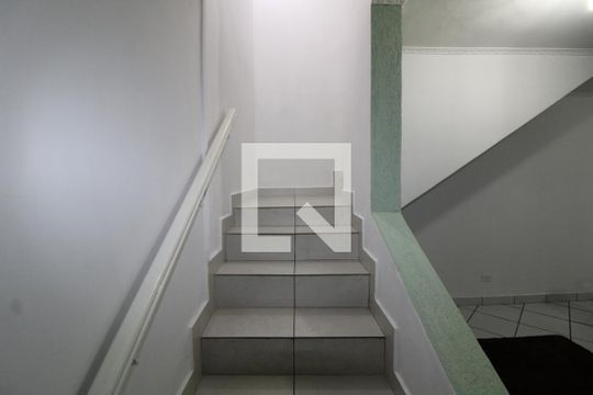 Escada de casa para alugar com 1 quarto, 60m² em Vila Alpina, São Paulo