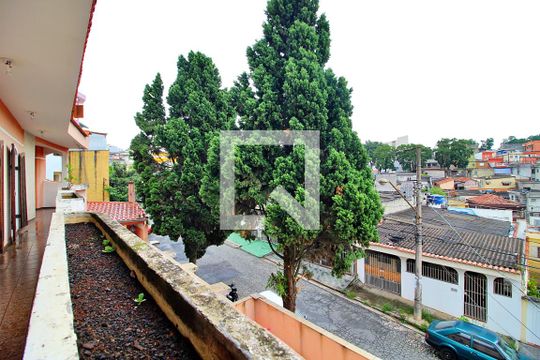 Vista de casa à venda com 3 quartos, 168m² em Jardim das Maravilhas, Santo André