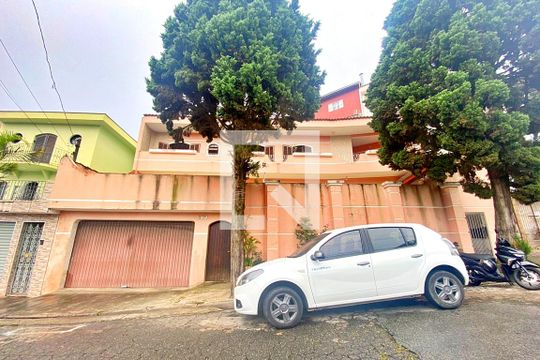 Fachada de casa à venda com 3 quartos, 168m² em Jardim das Maravilhas, Santo André