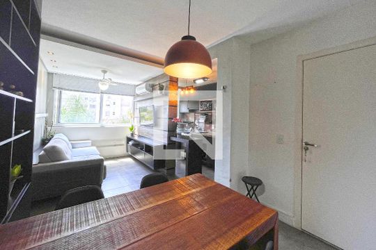 Sala de apartamento à venda com 2 quartos, 48m² em Cavalhada, Porto Alegre