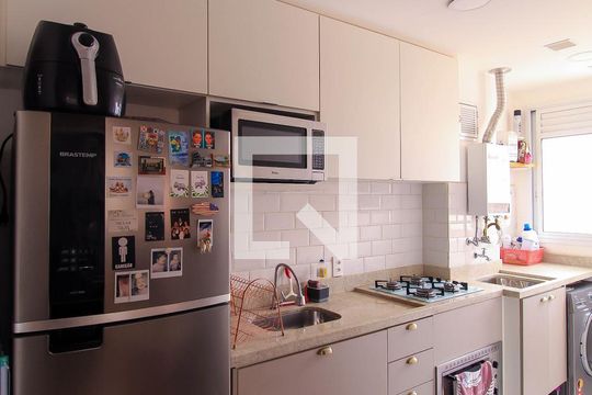 Cozinha de apartamento para alugar com 2 quartos, 44m² em Brás, São Paulo