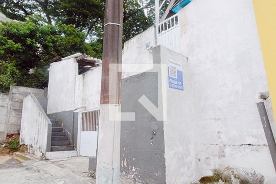 Fachada de casa para alugar com 1 quarto, 45m² em Jardim Ana Maria, São Paulo