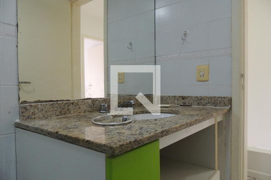 Banheiro social de casa à venda com 3 quartos, 103m² em Anil, Rio de Janeiro