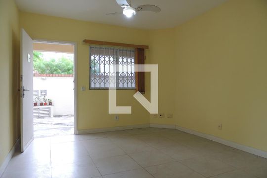 Sala de casa à venda com 3 quartos, 103m² em Anil, Rio de Janeiro