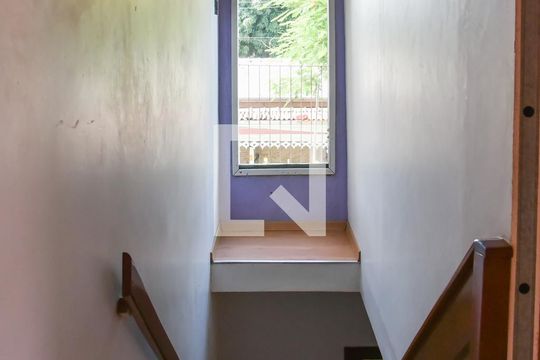 Escada de casa para alugar com 3 quartos, 206m² em Sarandi, Porto Alegre