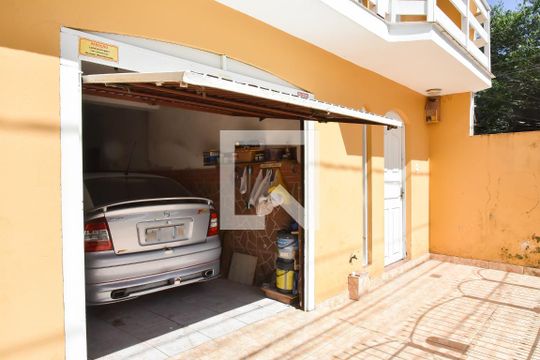Garagem de casa para alugar com 3 quartos, 206m² em Sarandi, Porto Alegre