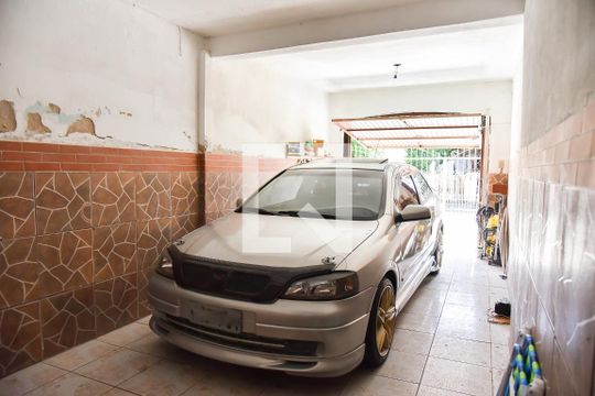 Garagem de casa para alugar com 3 quartos, 206m² em Sarandi, Porto Alegre