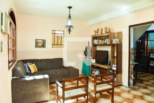 Casa para alugar com 3 quartos, 206m² em Sarandi, Porto Alegre