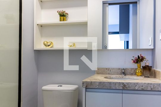 Banheiro de kitnet/studio para alugar com 1 quarto, 26m² em Santana, São Paulo