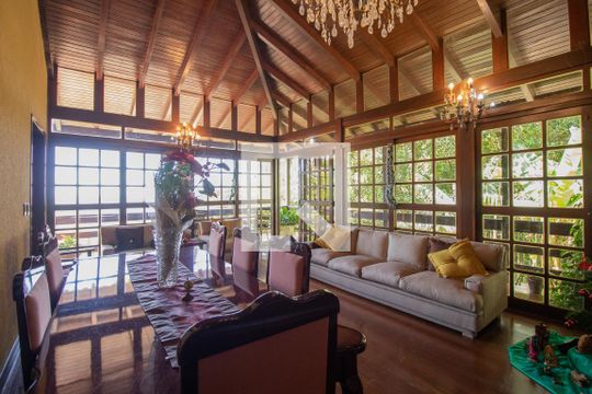 Sala de casa para alugar com 5 quartos, 400m² em Teresópolis, Porto Alegre