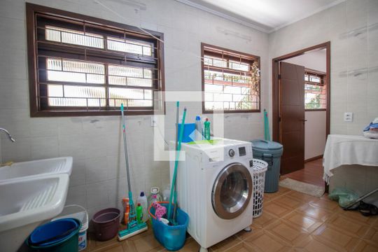Área de Serviço de casa para alugar com 5 quartos, 400m² em Teresópolis, Porto Alegre