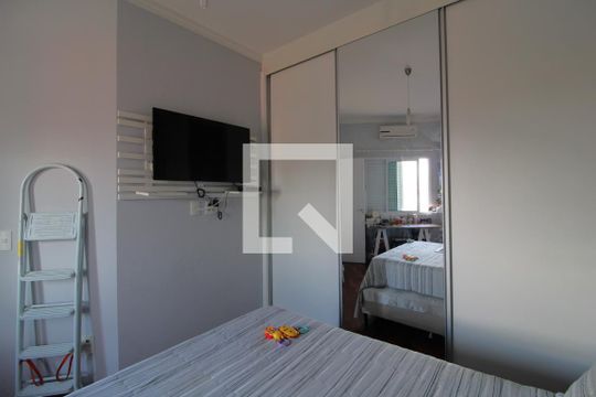 Suíte de casa à venda com 3 quartos, 110m² em Vila São Pedro, São Paulo