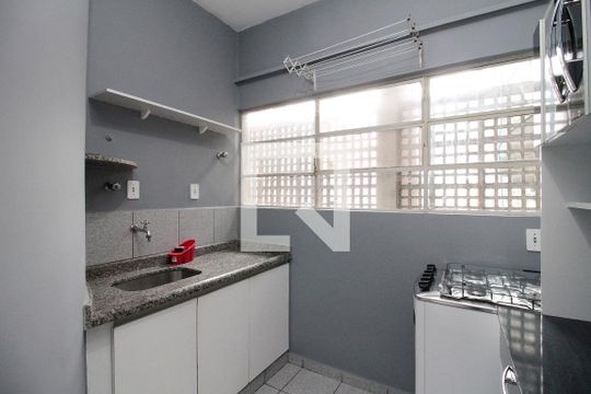 Cozinha de casa para alugar com 0 quarto, 30m² em República, São Paulo