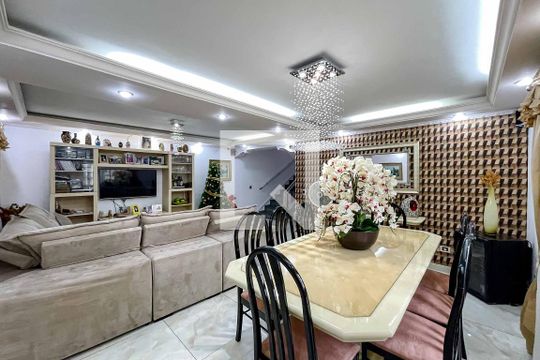 Sala de casa à venda com 4 quartos, 349m² em Vila Baruel, São Paulo