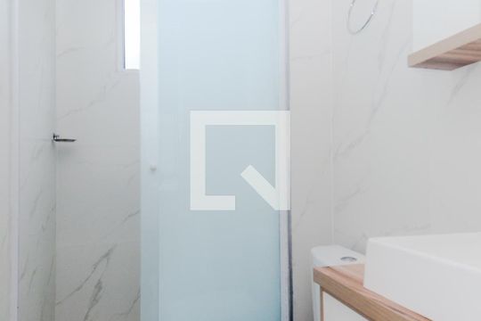 Banheiro de apartamento para alugar com 2 quartos, 43m² em Jardim Ansalca, Guarulhos