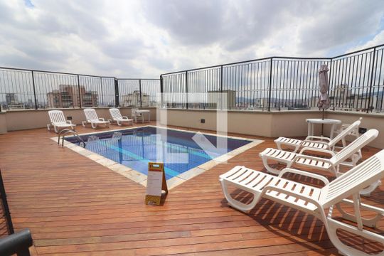 Piscina  de apartamento à venda com 2 quartos, 57m² em Santa Teresinha, São Paulo