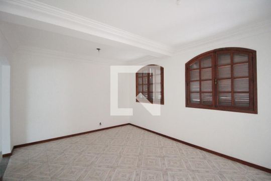 Casa à venda com 4 quartos, 200m² em Jardim Leblon, Belo Horizonte