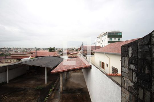 Vista de casa à venda com 4 quartos, 200m² em Jardim Leblon, Belo Horizonte