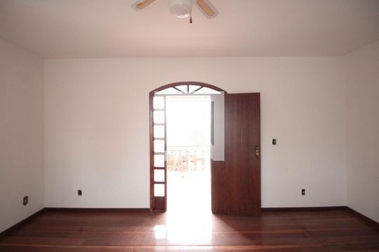 Sala 2 de casa à venda com 4 quartos, 200m² em Jardim Leblon, Belo Horizonte