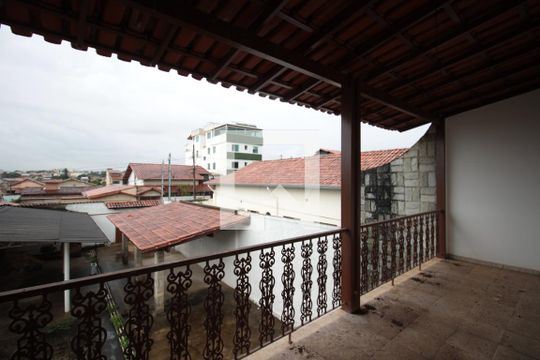 Sacada de casa à venda com 4 quartos, 200m² em Jardim Leblon, Belo Horizonte