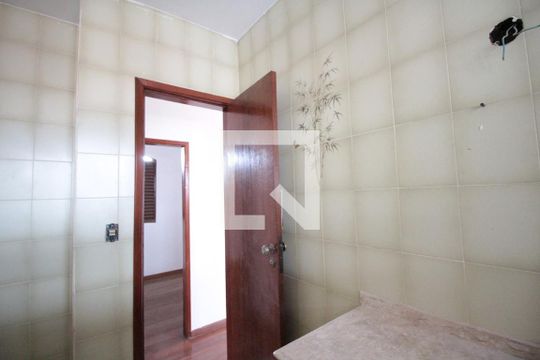 Banheiro de casa à venda com 4 quartos, 200m² em Jardim Leblon, Belo Horizonte
