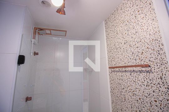 Banheiro de kitnet/studio à venda com 1 quarto, 26m² em Pinheiros, São Paulo