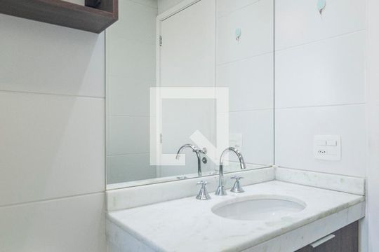 Banheiro da Suite de apartamento para alugar com 2 quartos, 58m² em Vila Homero Thon, Santo André