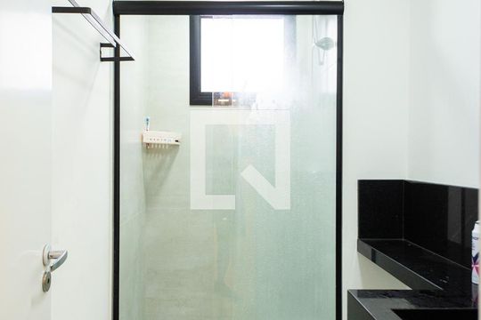 Banheiro de apartamento para alugar com 1 quarto, 30m² em Vila Granada, São Paulo