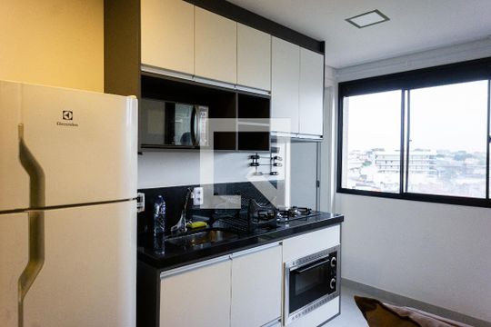 Cozinha de apartamento para alugar com 1 quarto, 30m² em Vila Granada, São Paulo