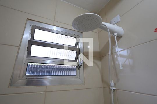 Banheiro de apartamento para alugar com 2 quartos, 49m² em Conjunto Habitacional Padre Manoel da Nóbrega, São Paulo