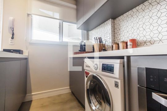 Área de Serviço de apartamento para alugar com 1 quarto, 50m² em Empresarial 18 do Forte, Barueri