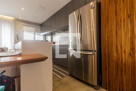 Cozinha de apartamento para alugar com 1 quarto, 50m² em Empresarial 18 do Forte, Barueri