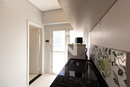 Cozinha de kitnet/studio para alugar com 1 quarto, 15m² em Cidade Universitária, Campinas