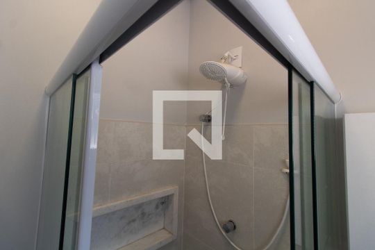 Banheiro Social de kitnet/studio para alugar com 1 quarto, 15m² em Cidade Universitária, Campinas
