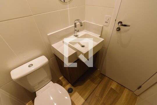 Banheiro de kitnet/studio para alugar com 1 quarto, 24m² em Perdizes, São Paulo