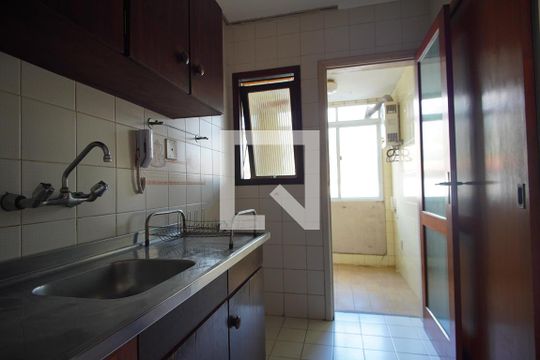 Cozinha  de apartamento para alugar com 2 quartos, 81m² em Jardim Lindóia, Porto Alegre