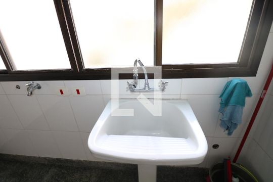Area de Servço de apartamento para alugar com 4 quartos, 384m² em Pacaembu, São Paulo