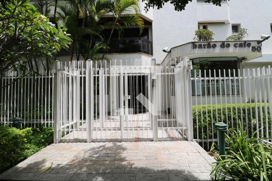 Fachada  de apartamento para alugar com 4 quartos, 384m² em Pacaembu, São Paulo