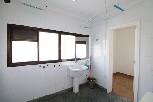 Area de Servço de apartamento para alugar com 4 quartos, 384m² em Pacaembu, São Paulo