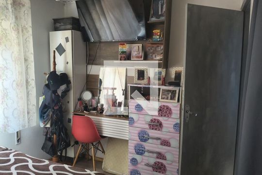 Quarto de casa à venda com 3 quartos, 65m² em Jardim Carvalho, Porto Alegre