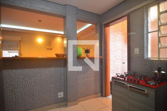 Cozinha de apartamento à venda com 2 quartos, 62m² em Marechal Rondon, Canoas